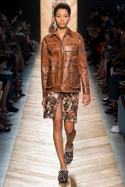 Look 15